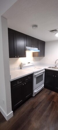 Building Photo - 3 bedroom in PHOENIX AZ 85009