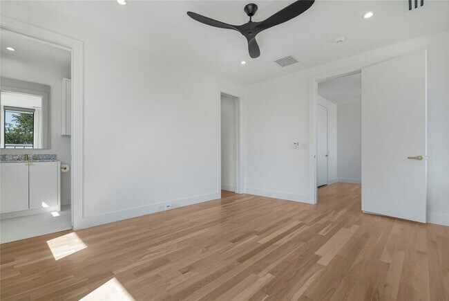 Building Photo - 3619 Springbrook St