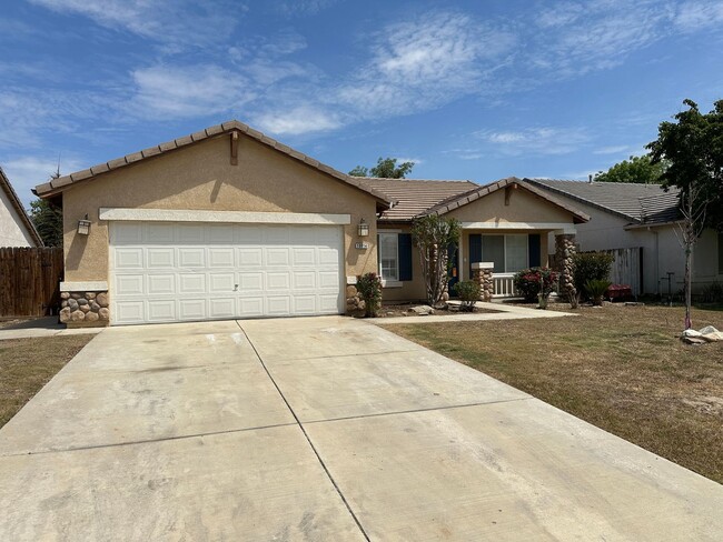 Building Photo - 3 Bed, 2 Bath Home with Spacious Backyard!