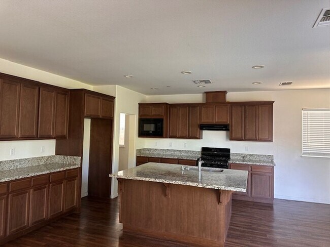 Building Photo - $500.00 off first full months rent - Beautiful home in River Island