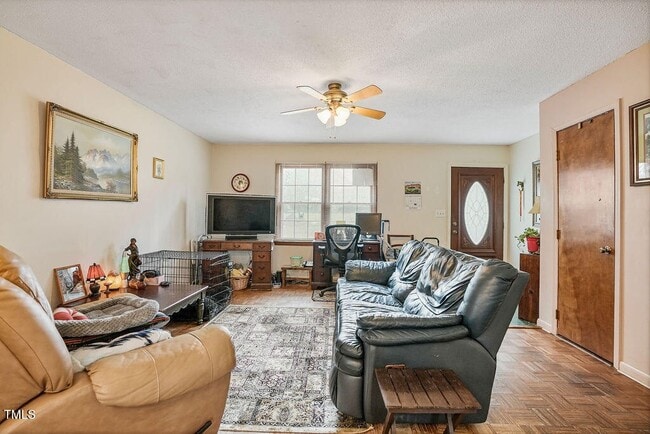 Building Photo - 886 Rollins Rd