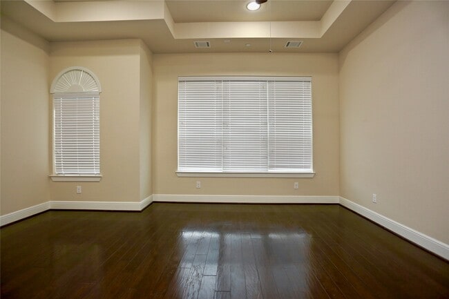 Building Photo - 4009 Lillian St