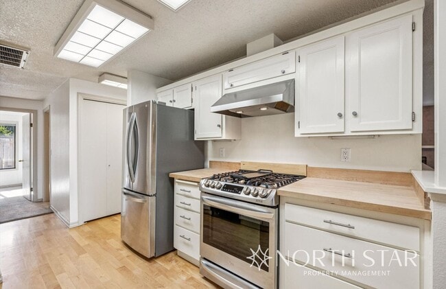 Building Photo - Charming One-Level Home on a Quiet Cul-de-...