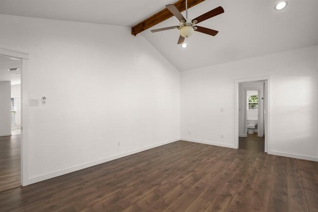 Building Photo - 2401 Stone River Dr