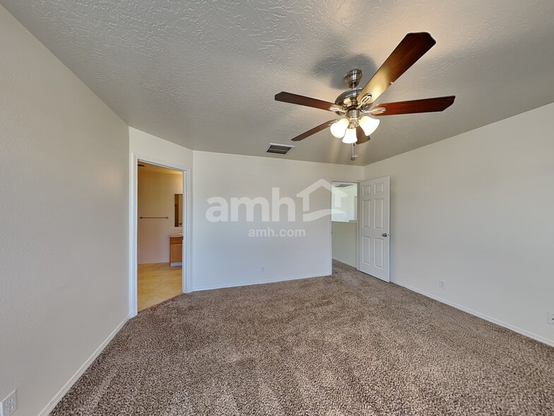 Building Photo - 895 E Folgado Ct