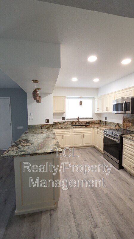 Building Photo - 27227 Sun City Blvd