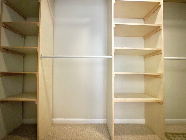 Building Photo - 1900 Curling Ave