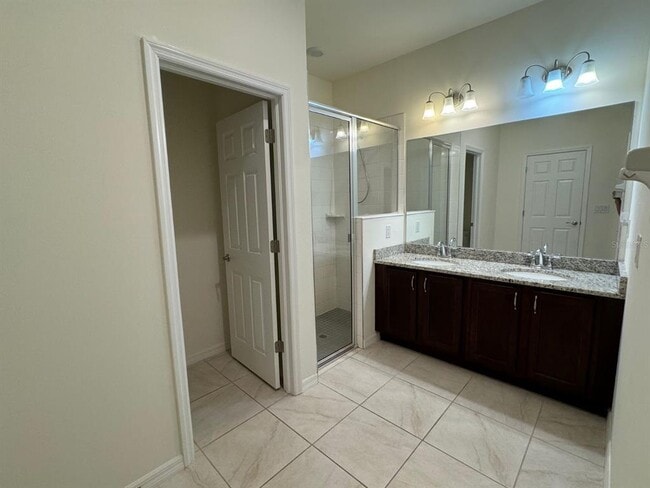 Building Photo - 2333 Renfro Ave