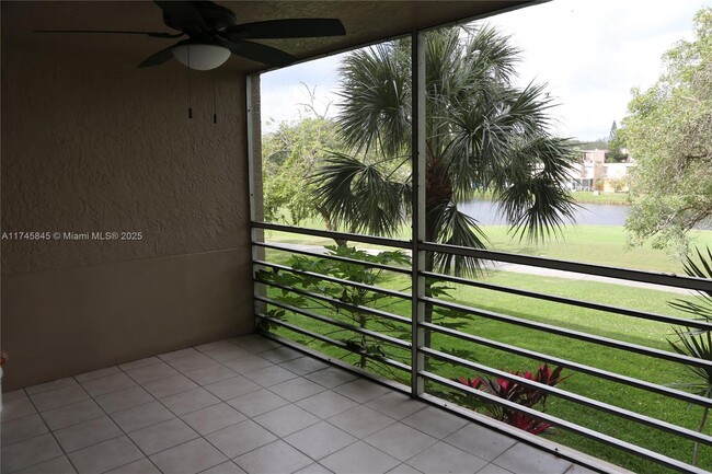 Building Photo - 1811 Sabal Palm Dr