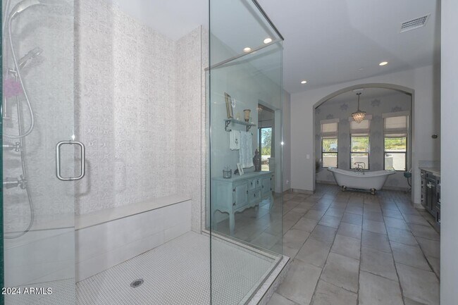 Building Photo - 5861 E Cloud Rd