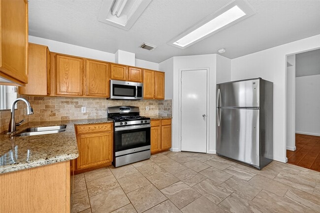 Building Photo - 19439 Hillside Springs Cir