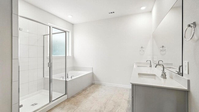 Building Photo - Welcome to this stunning 4-bed, 2-bath home with flex space, style, and comfort throughout!