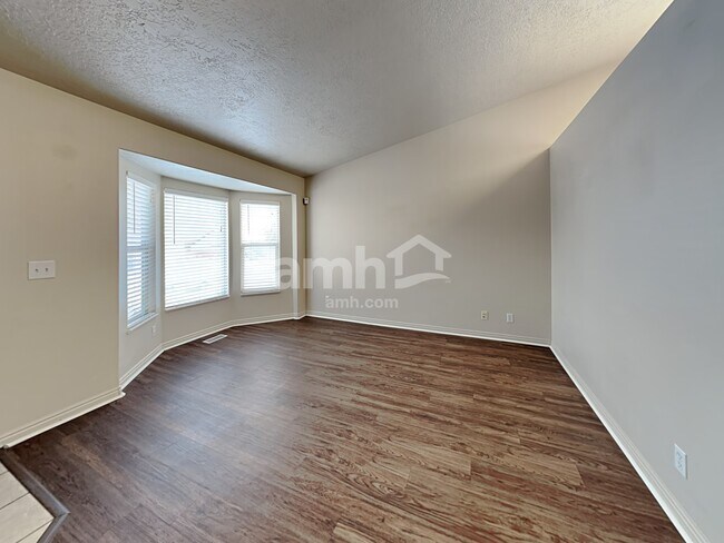 Building Photo - 6301 W Liza Ln