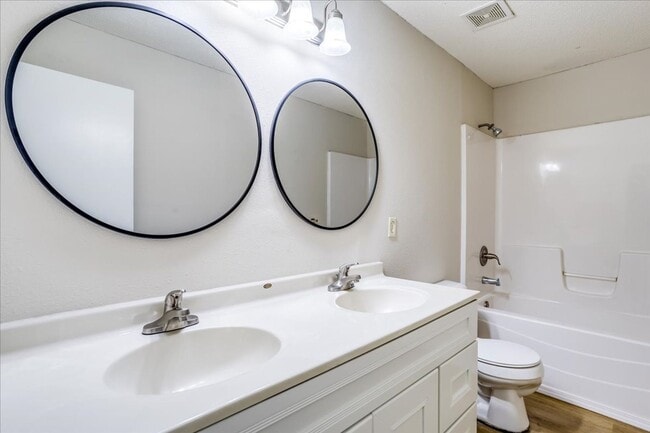 Building Photo - Adorable 3 bed, 1 bath