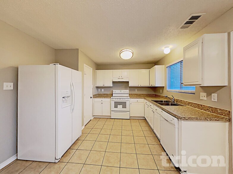 Building Photo - 7422 Amber Dr