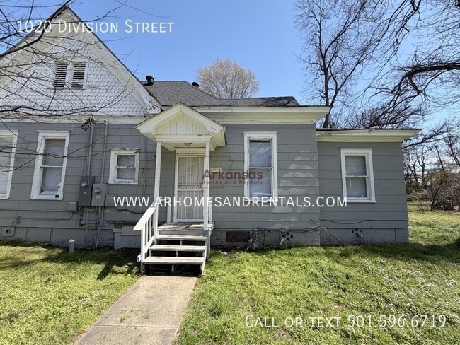 Building Photo - 1020 Division St