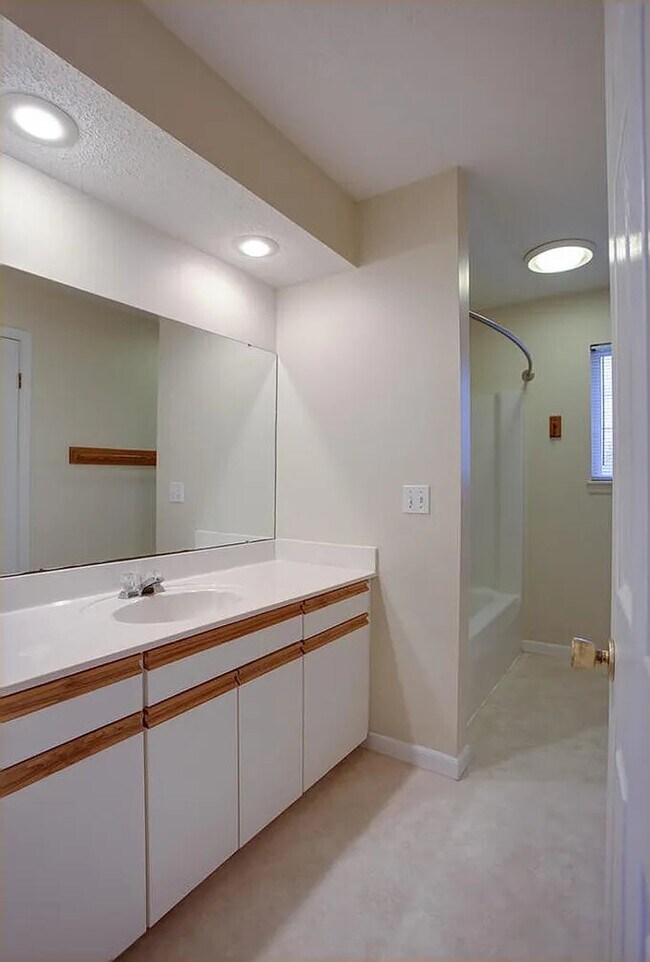 Building Photo - 3003 Valerie Dr