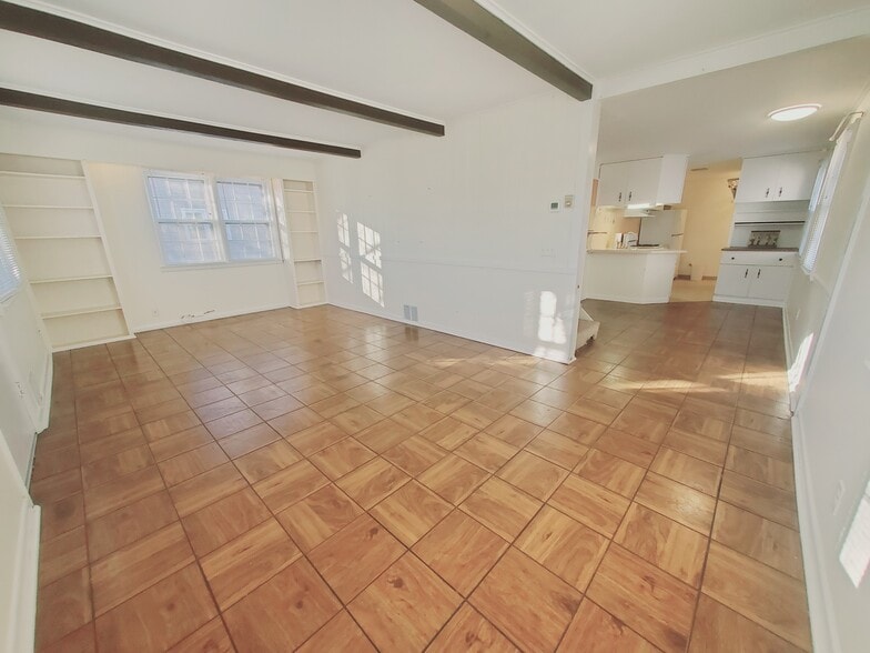 Building Photo - 36 Givens Ave