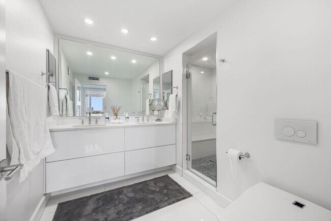 Building Photo - 545 S Fort Lauderdale Beach Blvd