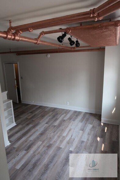 Building Photo - 4588 N Elston Ave
