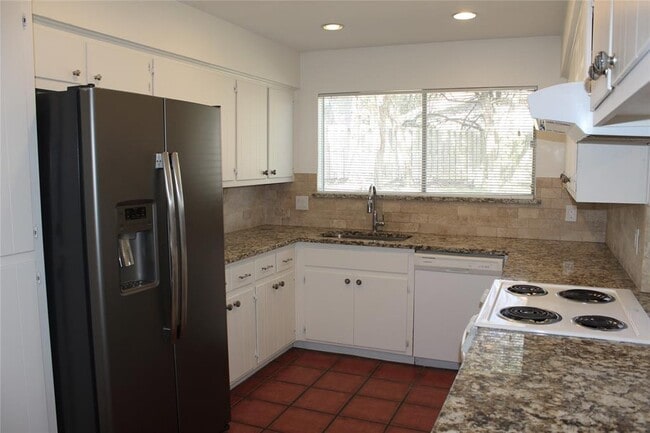 Building Photo - 215 Stowaway Cove