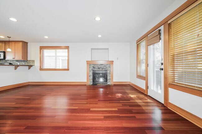 Building Photo - Bright and Spacious Residence with Vaulted Ceilings and Garage