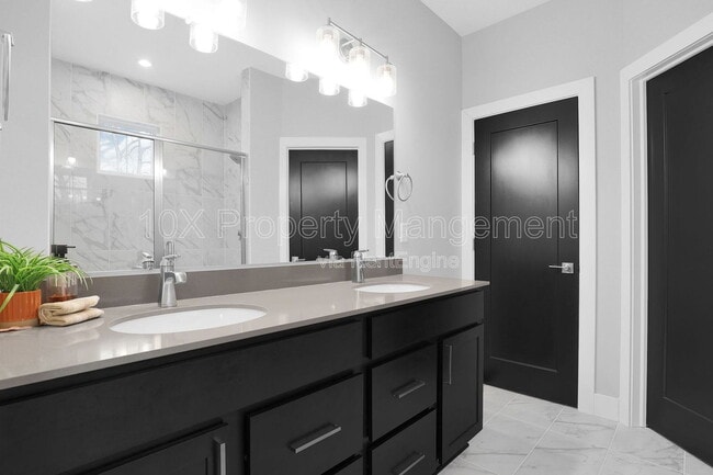 Building Photo - 105 Encore Park Bend