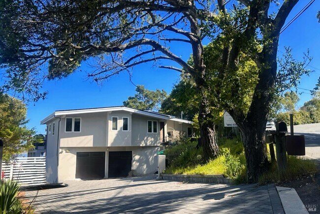 Building Photo - 5148 Paradise Dr