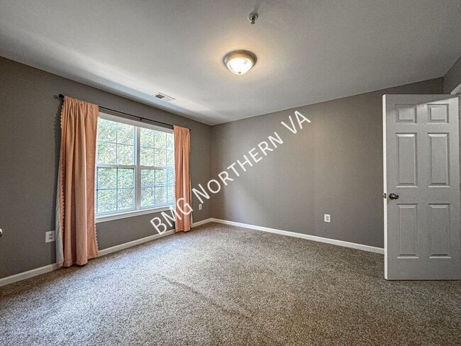 Building Photo - 635 Constellation Square SE