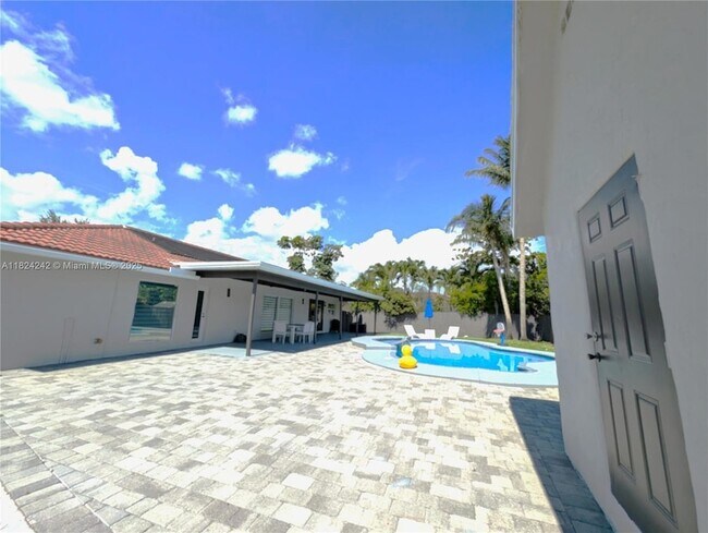 Building Photo - 10680 NW 6th Ct