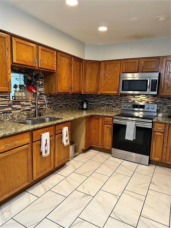 Building Photo - 2454 Oak Hollow Dr