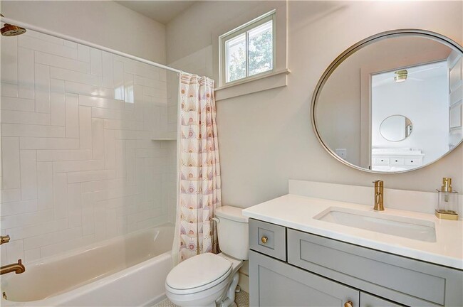 Building Photo - 1268 Hayes Dr SE