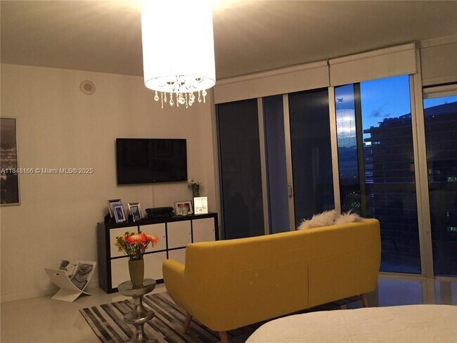 Building Photo - 475 Brickell Ave