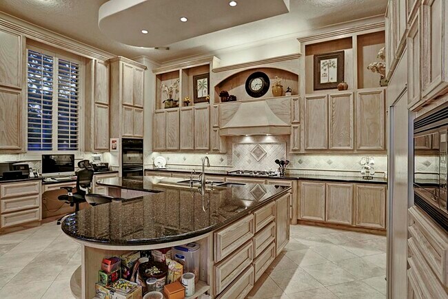 Building Photo - 11101 S Country Squire