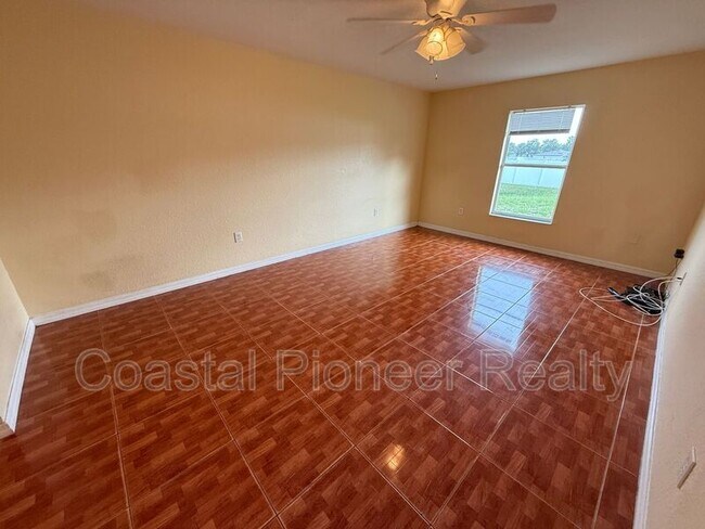 Building Photo - 418 Ohio Way
