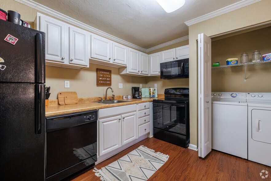 A1 - 1BR, 1BA - 550SF - Kitchen - Seminole Flatts