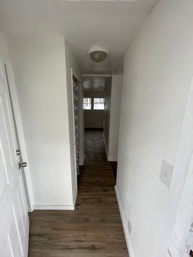 Building Photo - Studio Style Small House