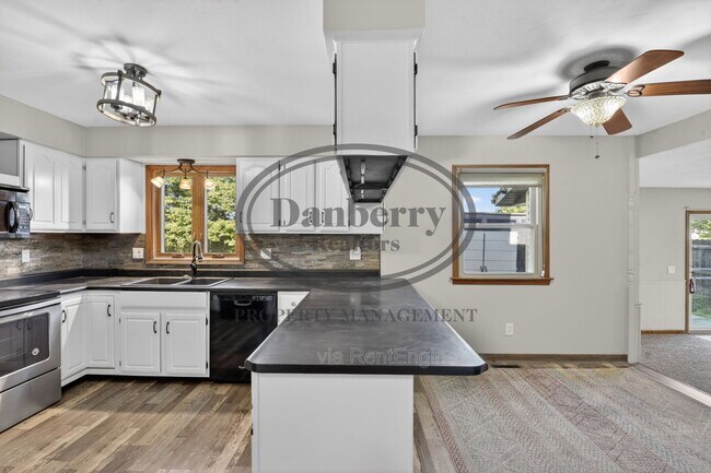 Building Photo - 3018 Gleneagle Dr