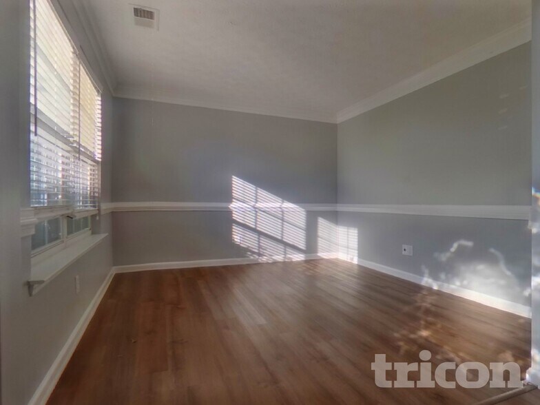 Building Photo - 878 Crestworth Crossing