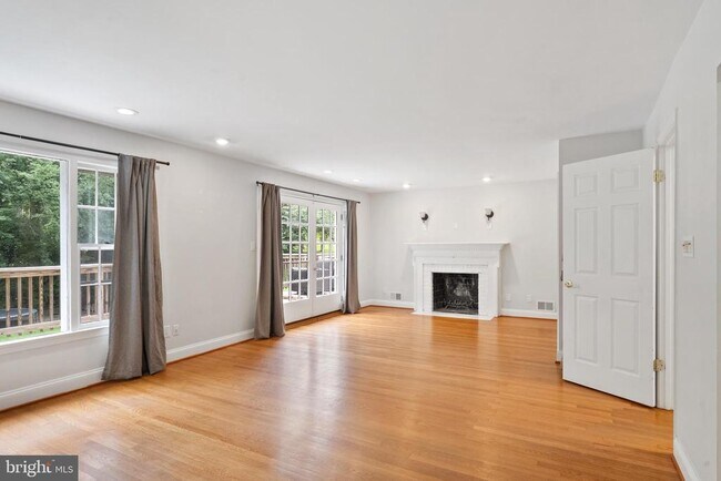 Building Photo - 7732 Canal Ct