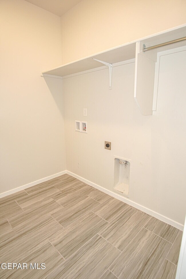 Building Photo - 12993 Tryne Way