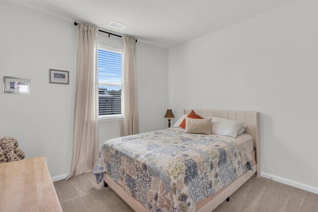 Building Photo - 1049 Burled Oak Rdg Lp SE