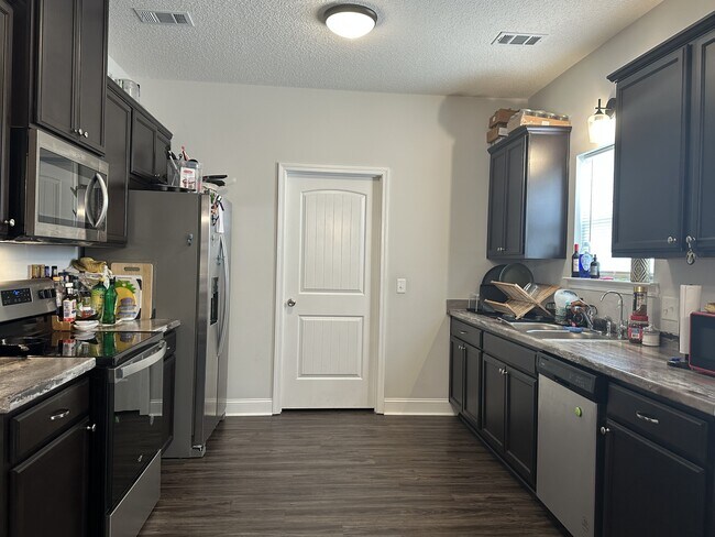 Building Photo - 345 Mcclelland Lp NE