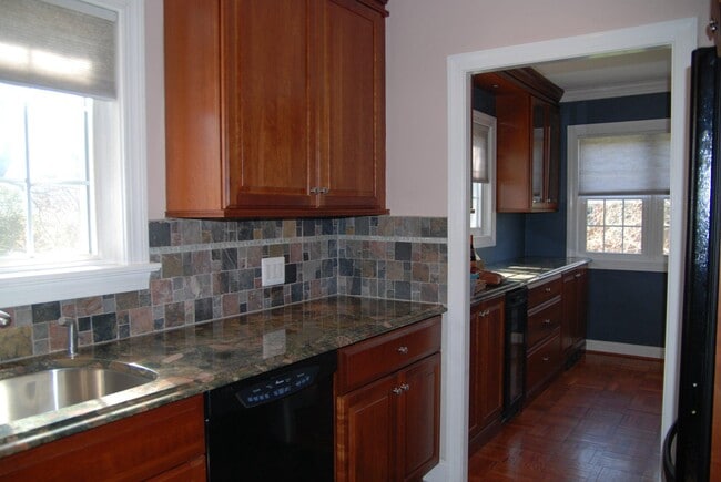 Building Photo - 3250 Martha Custis Dr