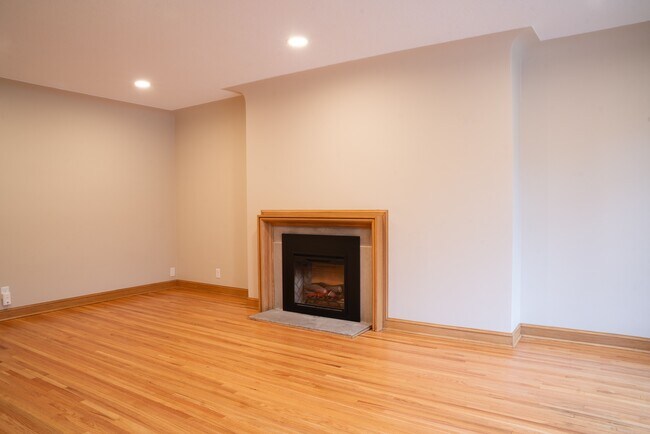 Building Photo - 3938 W 49th St
