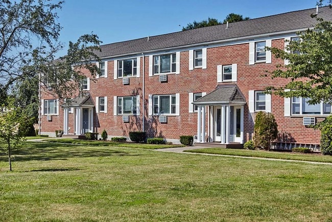 Building Photo - 131 Salmon Brook Dr