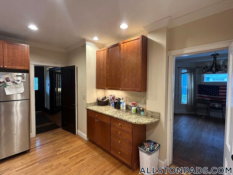 Building Photo - 4 Barstow St