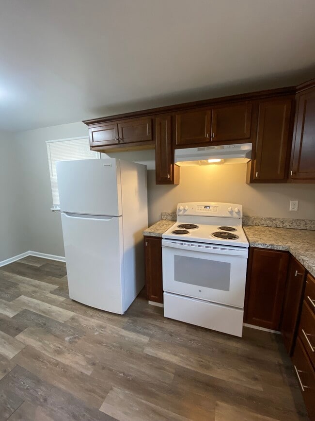 Building Photo - 571 Grayton Rd