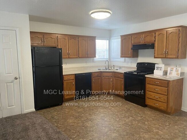 Building Photo - Creekwood Park Townhomes - At Last, This I...