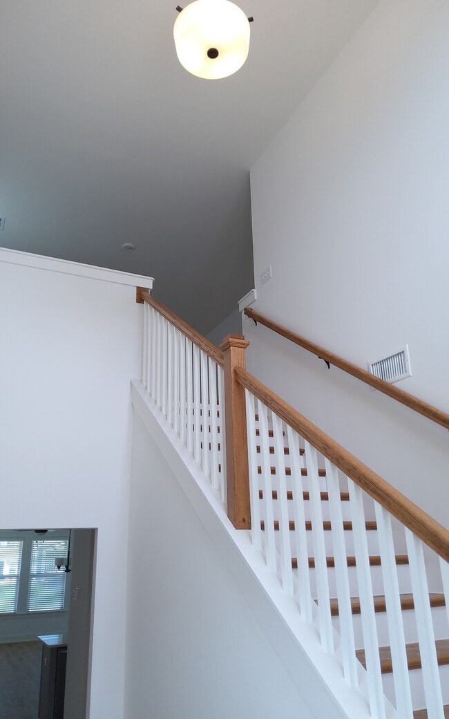 Building Photo - 649 Conifer Dr